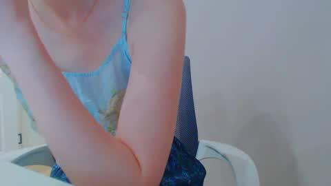 Snapshot of icebaby16 chatting on 03.05.25 Ice online show from 03.05.25