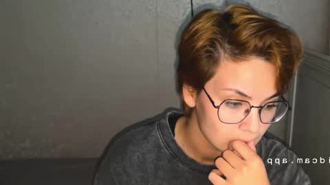 Snapshot of iceeheart chatting on 09.28.25 Ksenia online show from 09.28.25