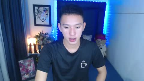 Snapshot of iconicmateo chatting on 12.17.24 Mateo online show from 12.17.24