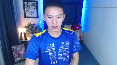 Snapshot of iconicmateo chatting on 12.18.24 Mateo online show from 12.18.24