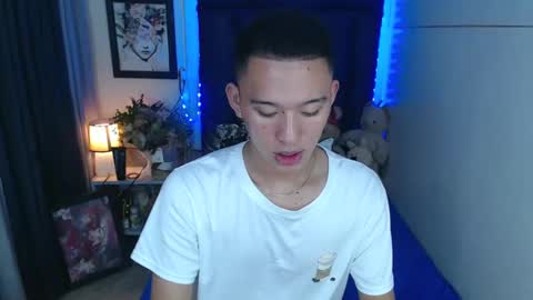 Snapshot of iconicmateo chatting on 12.24.24 Mateo online show from 12.24.24