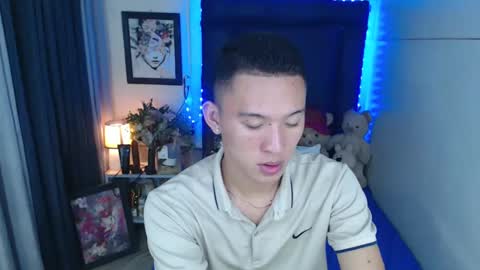 Snapshot of iconicmateo chatting on 12.24.24 Mateo online show from 12.24.24