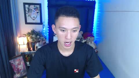 Snapshot of iconicmateo chatting on 12.29.24 Mateo online show from 12.29.24