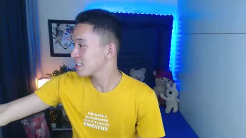 Snapshot of iconicmateo chatting on 12.30.24 Mateo online show from 12.30.24