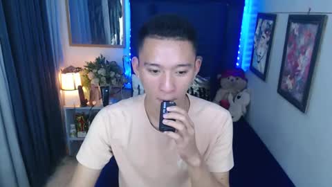 Snapshot of iconicmateo chatting on 01.25.25 Mateo online show from 01.25.25