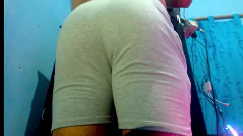 Snapshot of icyestic chatting on 10.26.25 bryan online show from 10.26.25