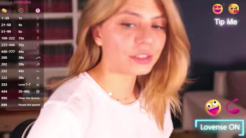 Snapshot of idontlikeguccibelts chatting on 09.21.25 Little Flower online show from 09.21.25