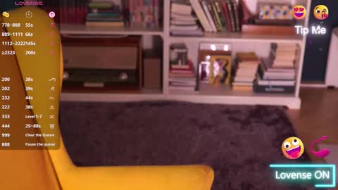 Snapshot of idontlikeguccibelts chatting on 09.22.25 Little Flower online show from 09.22.25