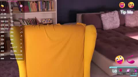 Snapshot of idontlikeguccibelts chatting on 09.23.25 Little Flower online show from 09.23.25