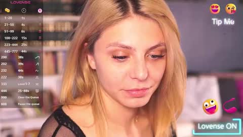 Snapshot of idontlikeguccibelts chatting on 10.04.25 Little Flower online show from 10.04.25