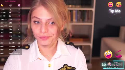 Snapshot of idontlikeguccibelts chatting on 10.13.25 Little Flower online show from 10.13.25