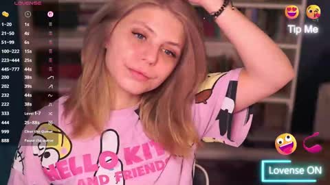 Snapshot of idontlikeguccibelts chatting on 10.14.25 Little Flower online show from 10.14.25