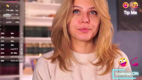 Snapshot of idontlikeguccibelts chatting on 10.27.25 Little Flower online show from 10.27.25