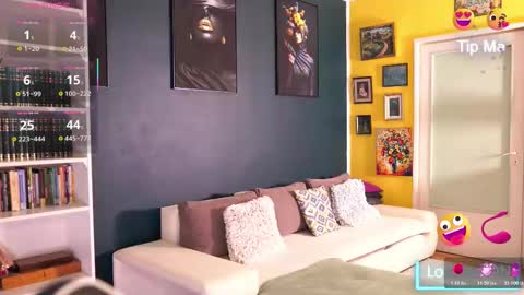 Snapshot of idontlikeguccibelts chatting on 10.29.25 Little Flower online show from 10.29.25