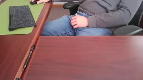 Hung office Stud online show from 01.03.25