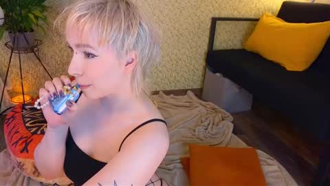 Emmy  help me reach 100 thumbs up online show from 11.17.25