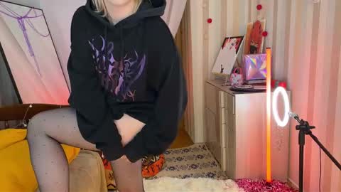 Emmy  help me reach 100 thumbs up online show from 02.28.26