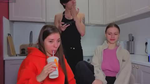 Julia and Mira online show from 12.01.25