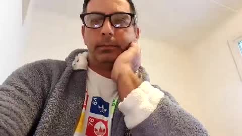 Snapshot of ihtiandar1008 chatting on 02.15.25 ihtiandar1008 online show from 02.15.25