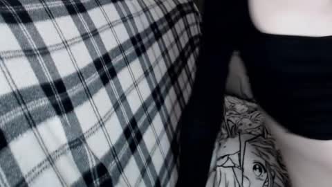 Snapshot of iiiiiiis chatting on 10.17.25 iiiiiiis online show from 10.17.25