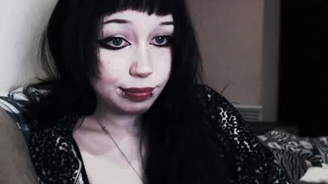 Snapshot of iiiiiiis chatting on 10.27.25 iiiiiiis online show from 10.27.25