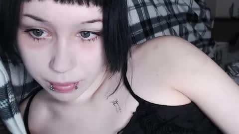 Snapshot of iiiiiiis chatting on 10.29.25 iiiiiiis online show from 10.29.25