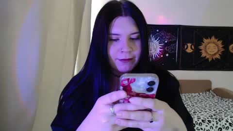 Snapshot of iintimate_flesh chatting on 04.22.26 Vella online show from 04.22.26