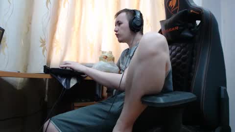 Snapshot of iliaskrisloveee chatting on 10.27.25 lord online show from 10.27.25