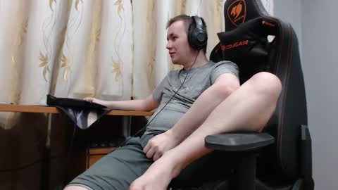 Snapshot of iliaskrisloveee chatting on 10.28.25 lord online show from 10.28.25