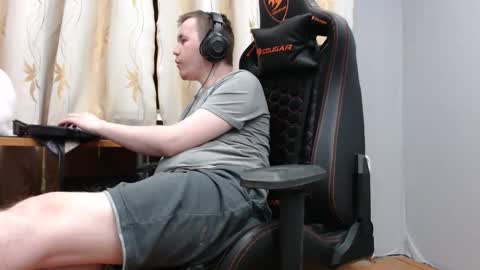 Snapshot of iliaskrisloveee chatting on 10.30.25 lord online show from 10.30.25