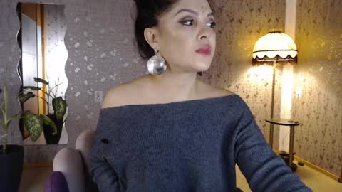 Snapshot of iliveinparadise chatting on 01.12.25 Adelia online show from 01.12.25