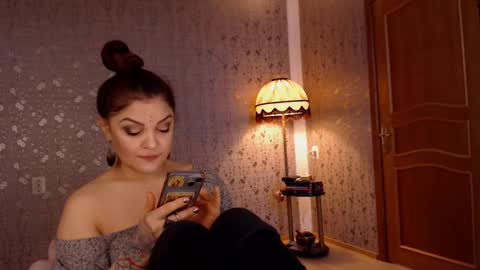Snapshot of iliveinparadise chatting on 02.23.25 Adelia online show from 02.23.25