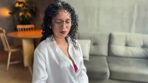 Snapshot of illaroom chatting on 09.11.25 Kloe online show from 09.11.25