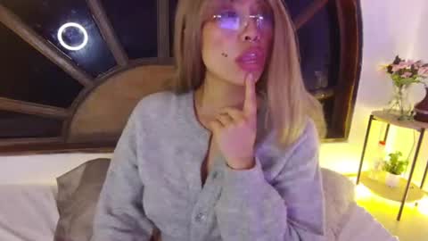 ILAYNA Independient model online show from 06.25.26