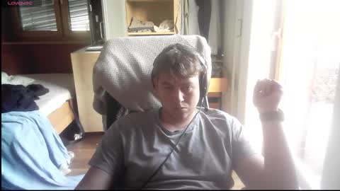 Snapshot of iloveyoutoo2000 chatting on 10.02.25 iloveyoutoo2000 online show from 10.02.25