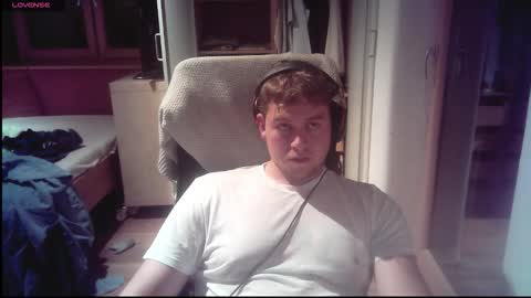 Snapshot of iloveyoutoo2000 chatting on 10.06.25 iloveyoutoo2000 online show from 10.06.25