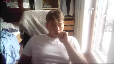 Snapshot of iloveyoutoo2000 chatting on 10.07.25 iloveyoutoo2000 online show from 10.07.25