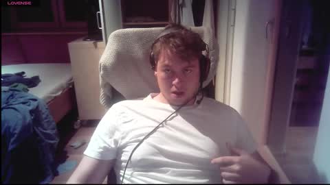 Snapshot of iloveyoutoo2000 chatting on 10.08.25 iloveyoutoo2000 online show from 10.08.25