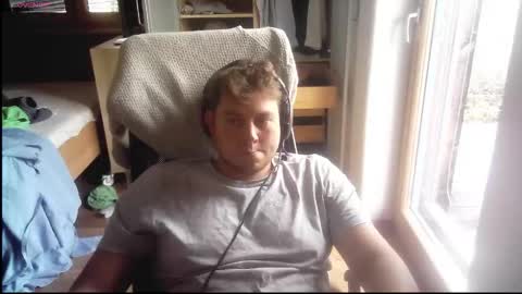 Snapshot of iloveyoutoo2000 chatting on 10.10.25 iloveyoutoo2000 online show from 10.10.25