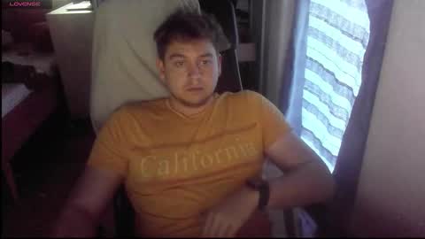 Snapshot of iloveyoutoo2000 chatting on 10.21.25 iloveyoutoo2000 online show from 10.21.25