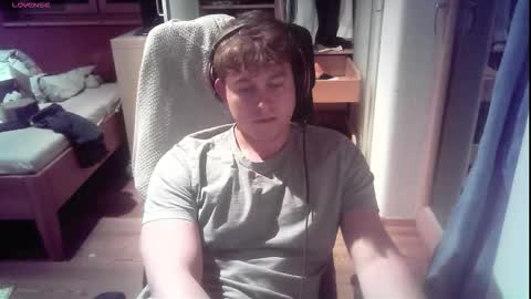 Snapshot of iloveyoutoo2000 chatting on 10.23.25 iloveyoutoo2000 online show from 10.23.25