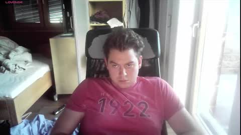 Snapshot of iloveyoutoo2000 chatting on 10.29.25 iloveyoutoo2000 online show from 10.29.25