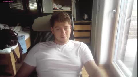 Snapshot of iloveyoutoo2000 chatting on 11.17.25 iloveyoutoo2000 online show from 11.17.25