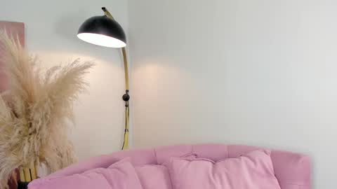 Snapshot of im_alejandra_ chatting on 10.19.25 Aleja online show from 10.19.25