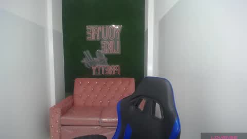 Snapshot of im_anny_t chatting on 10.04.25 Anny online show from 10.04.25