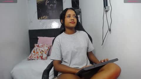 Snapshot of im_ariana chatting on 02.21.25 Ariana online show from 02.21.25