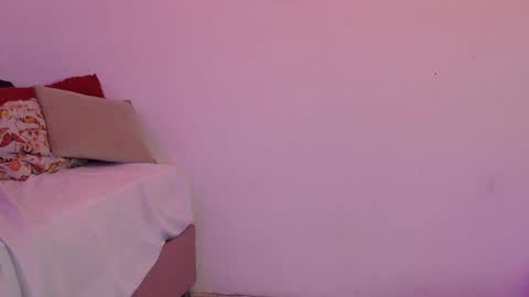 Snapshot of im_aurora_ chatting on 10.27.25 aurora online show from 10.27.25