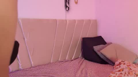 Snapshot of im_aurora_ chatting on 11.06.25 aurora online show from 11.06.25