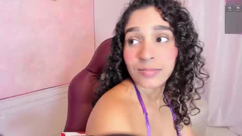 Snapshot of im_beliinda chatting on 10.01.25 Belinda Mesa online show from 10.01.25