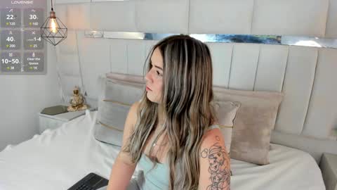 Snapshot of im_dalhia chatting on 12.17.24 DAHLIA online show from 12.17.24